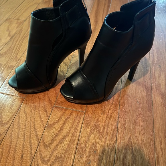 Elegant Black Peep-Toe Ankle Boots - Picture 2 of 6